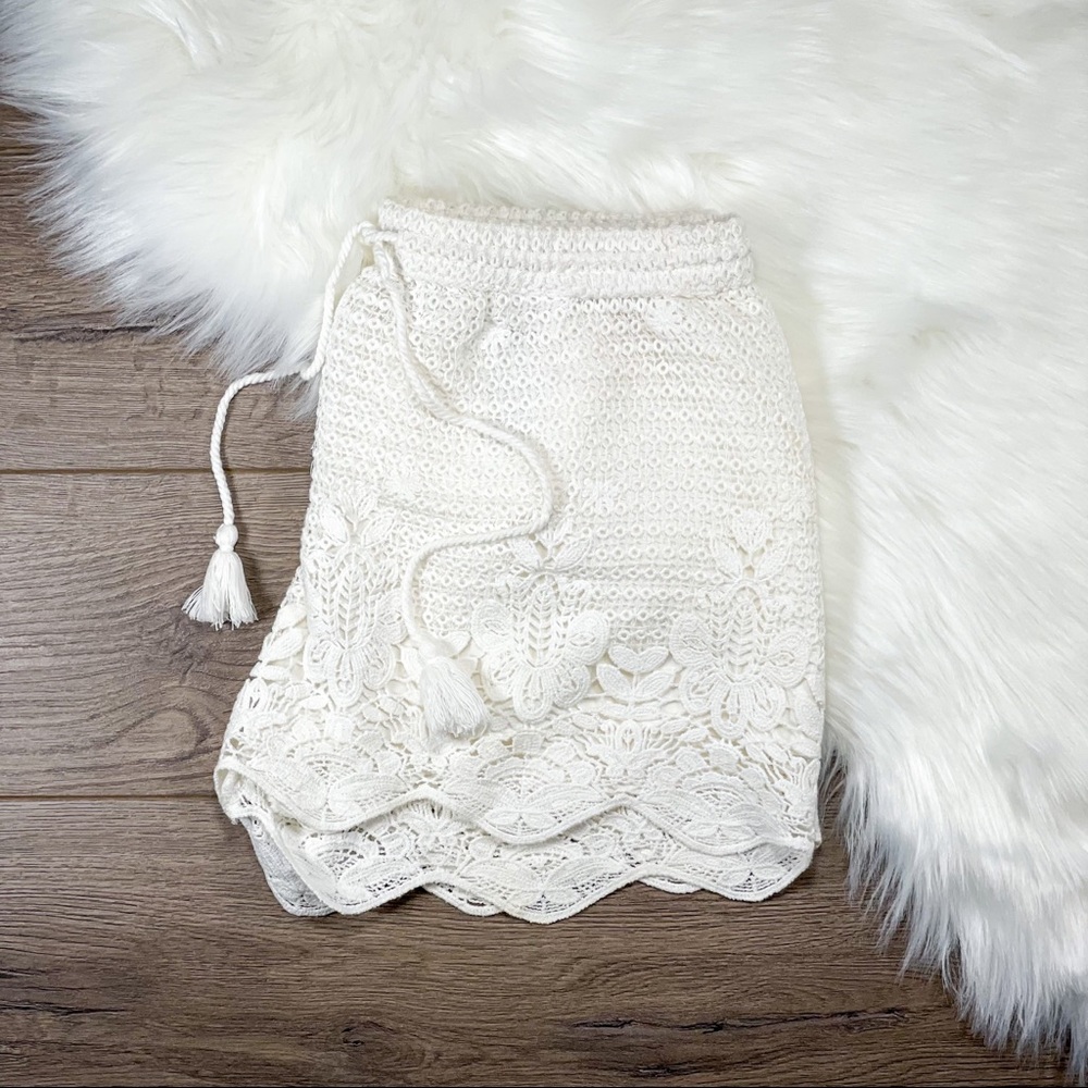 A&F | High-Rise Crochet Scalloped Hem Short
